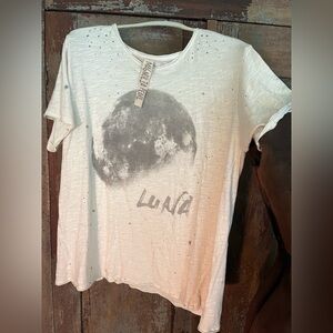 Magnolia Pearl Luna Tee Shirt (price firm, no offers accepted)